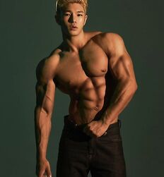 Handsome Asians for a Monday 