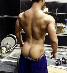 Handsome Asians for a Monday 
