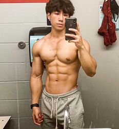 Handsome Asians for a Monday 