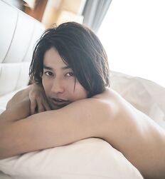 Handsome Asians for a Monday 