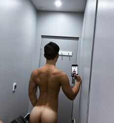 Handsome Asians for a Monday 