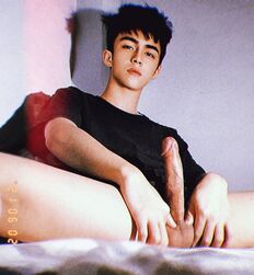 Handsome Asians for a Monday 