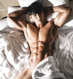 Handsome Asians for a Monday 