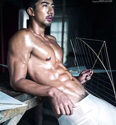 Handsome Asians for a Monday 