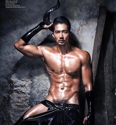Handsome Asians for a Monday 