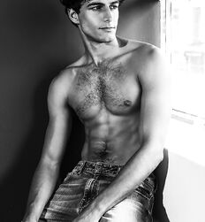 LUCA BOLT GAYTUBE 