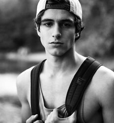 LUCA BOLT GAYTUBE 