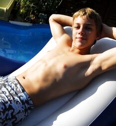 How to play the game twink tube guys game 