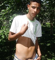 Roberto Sexy Twink Posing Gay Porn Tube 