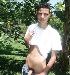 Roberto Sexy Twink Posing Gay Porn Tube 