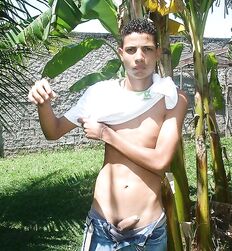 Roberto Sexy Twink Posing Gay Porn Tube