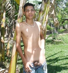 Roberto Sexy Twink Posing Gay Porn Tube 