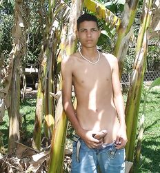 Roberto Sexy Twink Posing Gay Porn Tube 