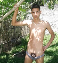 Roberto Sexy Twink Posing Gay Porn Tube 