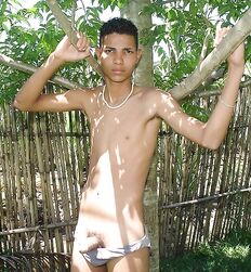 Roberto Sexy Twink Posing Gay Porn Tube 