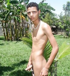 Roberto Sexy Twink Posing Gay Porn Tube 