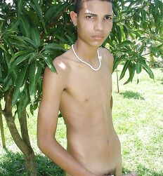 Roberto Sexy Twink Posing Gay Porn Tube 