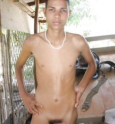Roberto Sexy Twink Posing Gay Porn Tube 