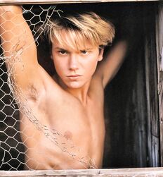 sexy and hunk twink guys porn shirtless 
