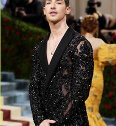 Manu and Timothée : Subversion of Masculinity codes 
