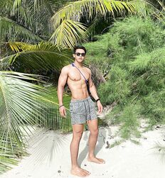 Sunday night 100 to love guys twink tube guys 