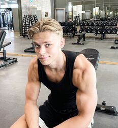 Sunday night 100 to love guys twink tube guys 