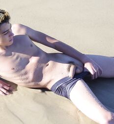 Twink Hunk Beach Gay Boys Tube Shirtless Guys 