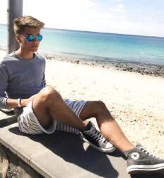 Twink Hunk Beach Gay Boys Tube Shirtless Guys 