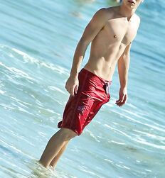 Twink Hunk Beach Gay Boys Tube Shirtless Guys 