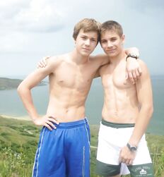 Twink Hunk Beach Gay Boys Tube Shirtless Guys 