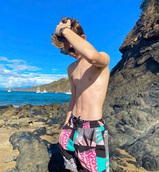 Twink Hunk Beach Gay Boys Tube Shirtless Guys 