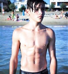 Twink Hunk Beach Gay Boys Tube Shirtless Guys 