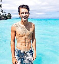 Twink Hunk Beach Gay Boys Tube Shirtless Guys 