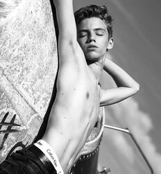 Beautiful Bodies Twink Tube Boys Shirtless 