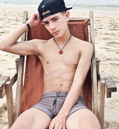 Beautiful Bodies Twink Tube Boys Shirtless 