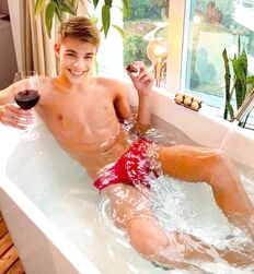 Beautiful Bodies Twink Tube Boys Shirtless 