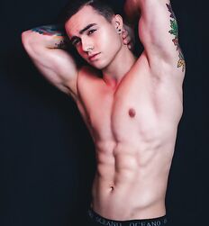 Aiselles des garçons à lecher twink tube flex 