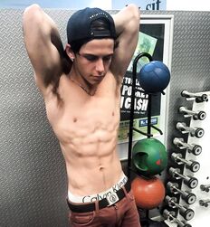 Aiselles des garçons à lecher twink tube flex 