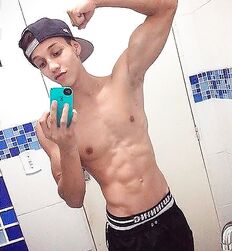 Aiselles des garçons à lecher twink tube flex 