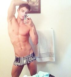 Aiselles des garçons à lecher twink tube flex 
