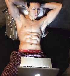 Aiselles des garçons à lecher twink tube flex 