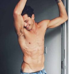 Aiselles des garçons à lecher twink tube flex 