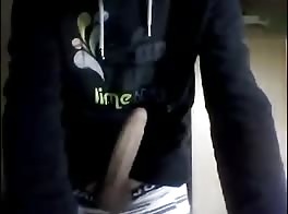 sexy boy branle et jouit