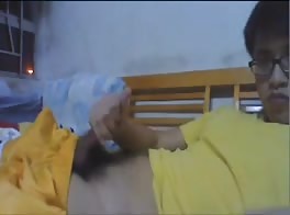 Thai Guy masturbating
