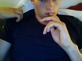 masturbates on Webcam
