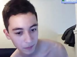Cute 19yo boy cums on cam ;)
