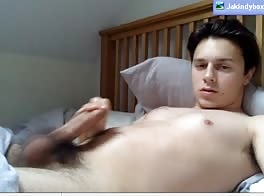 Twink boi jerks n sprays on cam