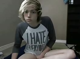 Supercute blond jerk off