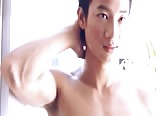 Tchan strikes the pose for me ! Yes !!!