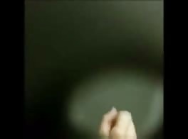 Il me suce dans les toilettes Willing To Please